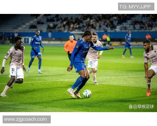 法乙联赛精彩对决洛里昂主场迎战特鲁瓦球队争锋相对 法乙联赛精彩对决洛里昂主场迎战特鲁瓦球队争锋相对