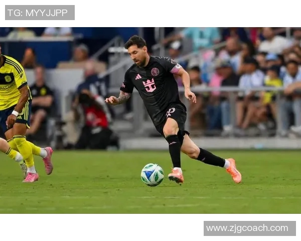 梅西神勇助攻帽子戏法巴黎逆转巴萨成功晋级八强