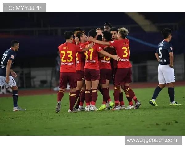 河北华夏幸福迎战恒大争夺中超积分榜重要位置的焦点之战 河北华夏幸福迎战恒大争夺中超积分榜重要位置的焦点之战