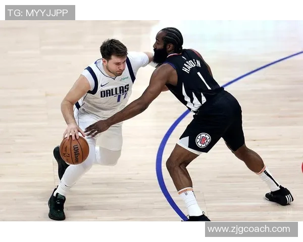 雷霆与快船激战12月22日精彩对决全场回顾与分析