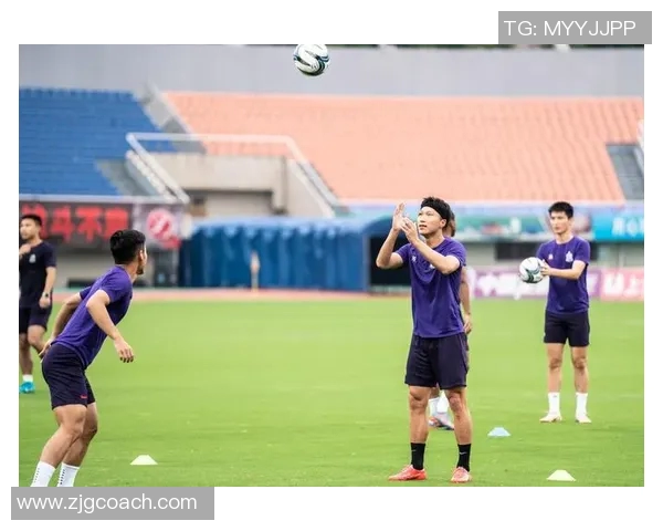 银潮对决中赫国安激战正酣双方球员全力以赴争夺胜利荣耀